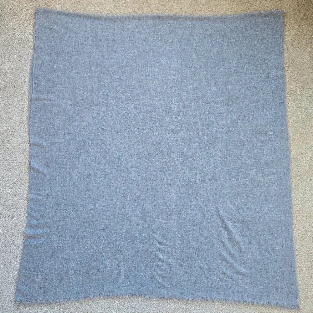 MASSIVE Cashmere Woven Wrap Grey *TINY HOLE*